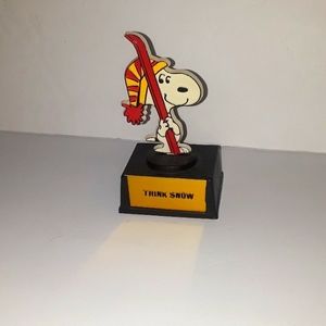 c RARE VINTAGE PEANUTS SNOOPY THINK SNOW AVIVA TROPHY